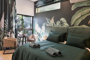 Elegant and stylish Camps Bay villa-NEW LISTING!!!